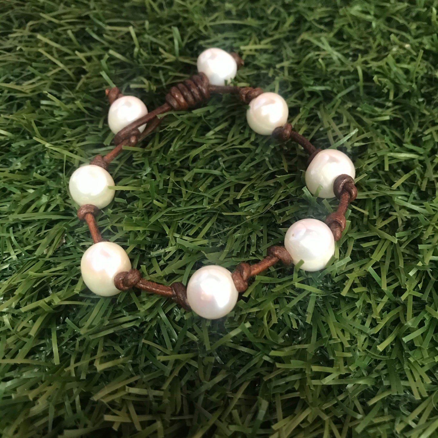 8 pearl + leather bracelet